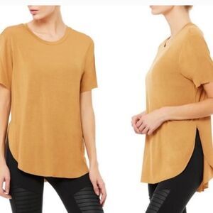 Alo Yoga Lithe Tee in Caramel